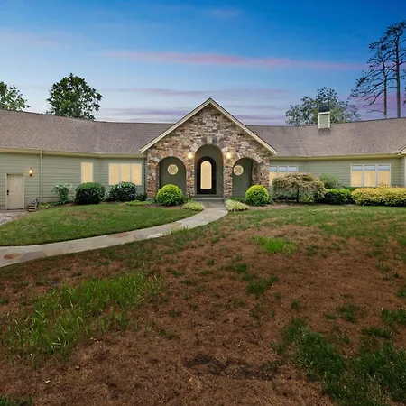 Hidden Waterfront Luxury Oasis With 9-Acre Pond Home